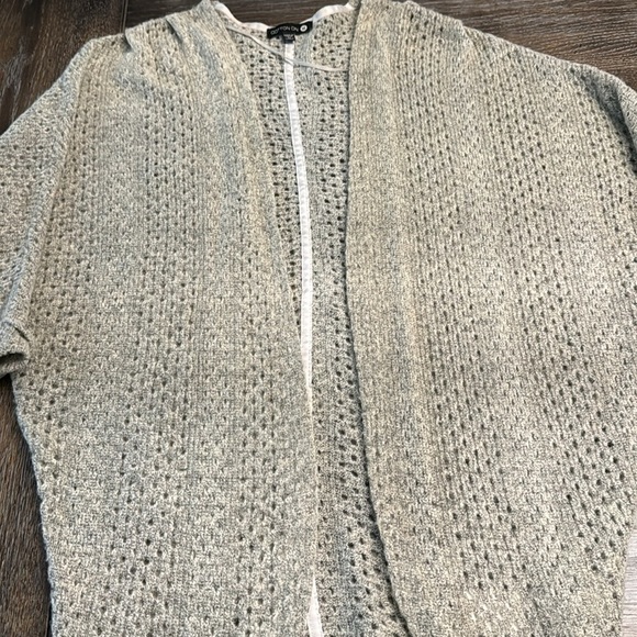 🟠 COTTON ON GRAY CARDIGAN SIZE MEDIUM - Picture 2 of 5